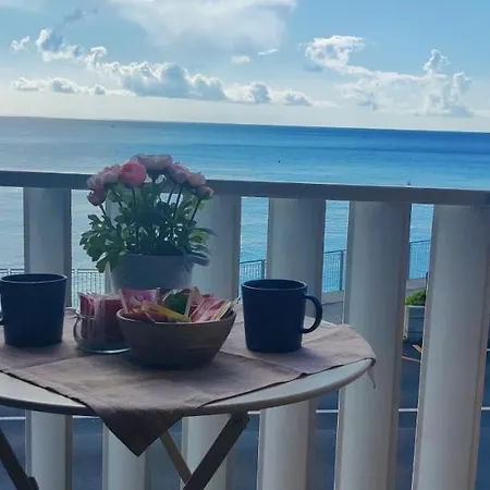 Frontemare - Condominio Soggiorno Al Mare