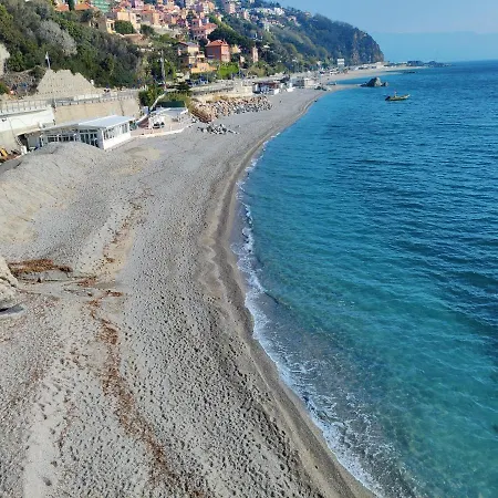 Frontemare - Condominio Soggiorno Al Mare * Bergeggi